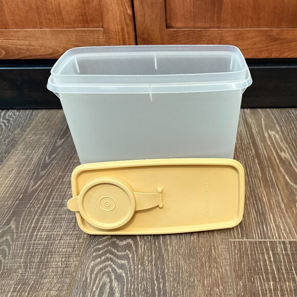 Tupperware Cereal Keeper - Picture 6 of 14